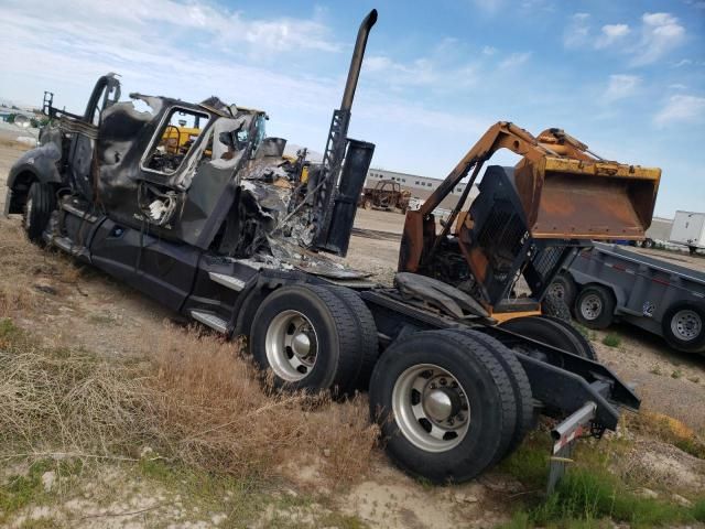 2017 Kenworth Construction T680