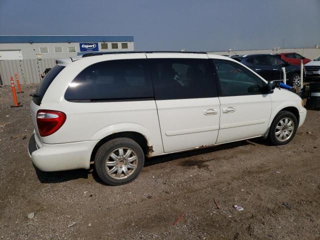 2005 Chrysler Town & Country LX