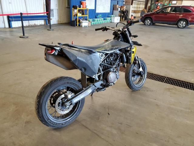 2017 Husqvarna Supermoto 701