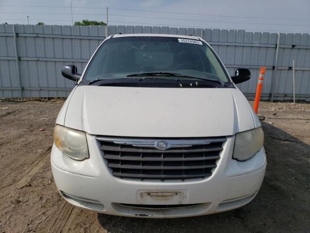 2005 Chrysler Town & Country LX