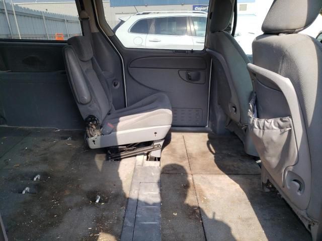 2005 Chrysler Town & Country LX