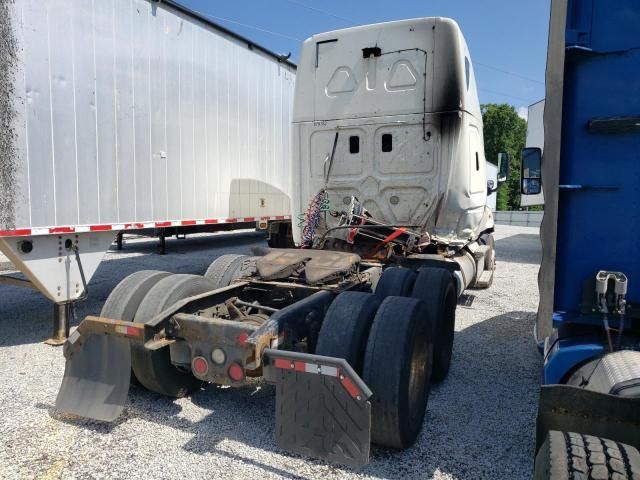 2014 Freightliner Cascadia 125