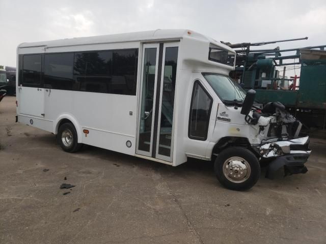 2019 Ford Econoline E450 Super Duty Cutaway Van