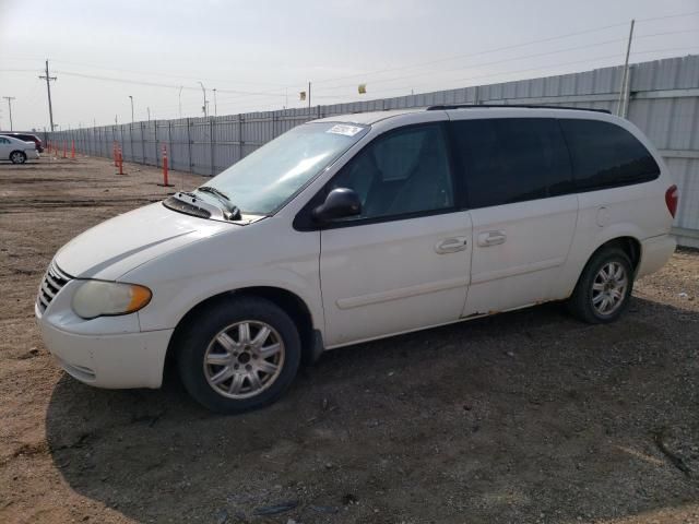 2005 Chrysler Town & Country LX