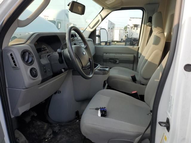 2016 Ford Econoline E350 Super Duty Cutaway Van