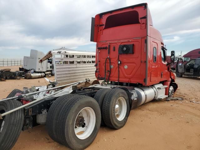 2020 Freightliner Cascadia 126