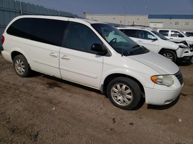 2005 Chrysler Town & Country LX