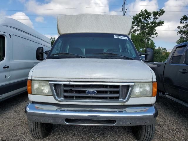 2005 Ford Econoline E350 Super Duty Cutaway Van