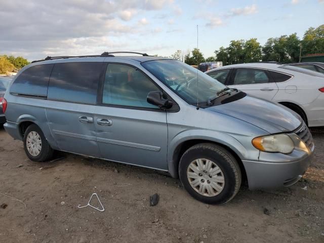 2005 Chrysler Town & Country LX