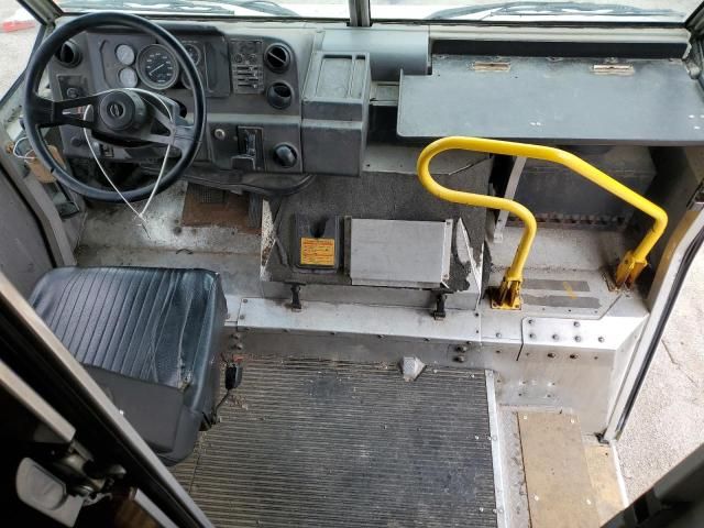 1998 Freightliner Chassis M Line WALK-IN Van