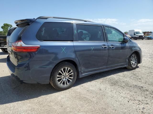 2018 Toyota Sienna XLE