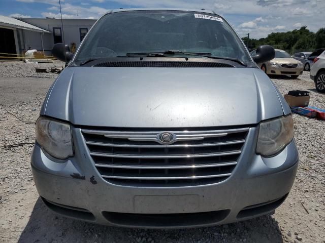 2005 Chrysler Town & Country LX