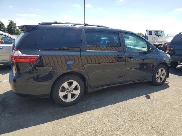 2019 Toyota Sienna LE