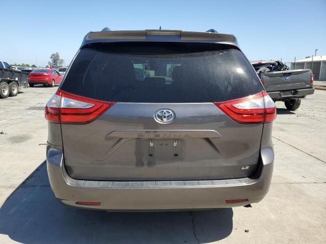 2018 Toyota Sienna LE