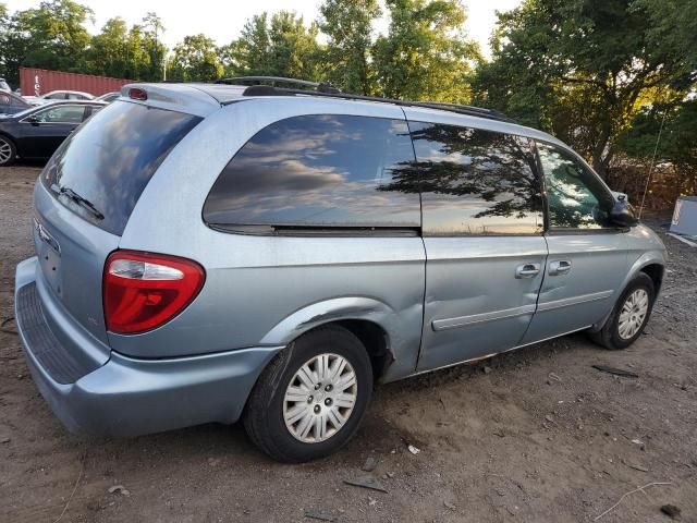 2005 Chrysler Town & Country LX