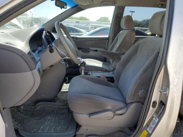 2005 Toyota Sienna CE