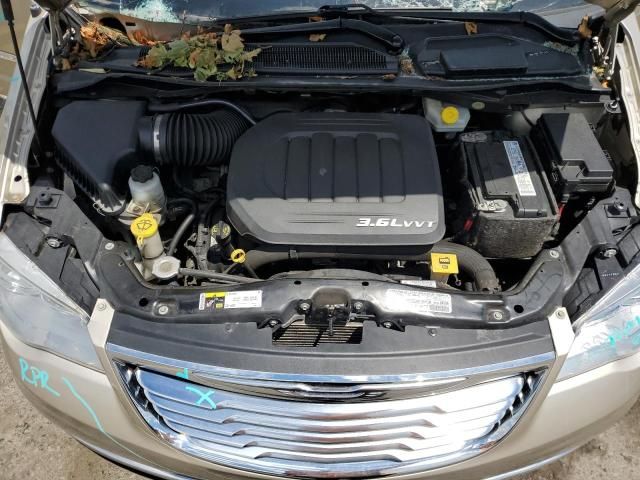 2013 Chrysler Town & Country Touring L