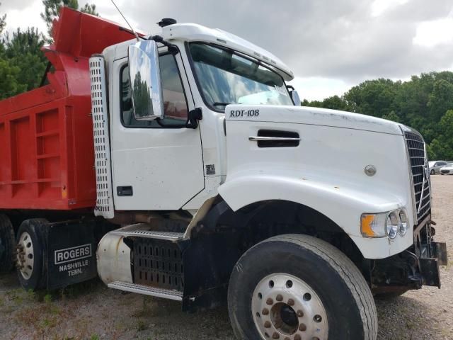 2016 Volvo VHD