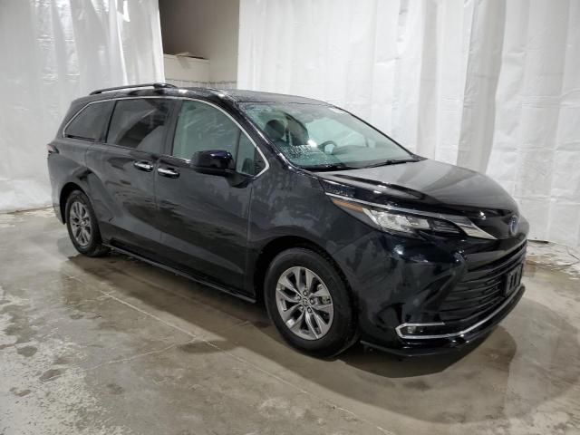 2022 Toyota Sienna XLE