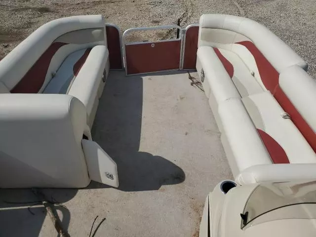 2015 Suncruiser Boat