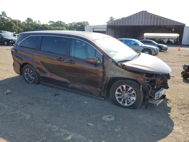 2023 Toyota Sienna LE