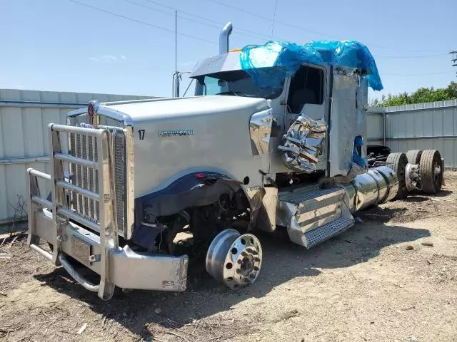 2024 Kenworth Construction W900