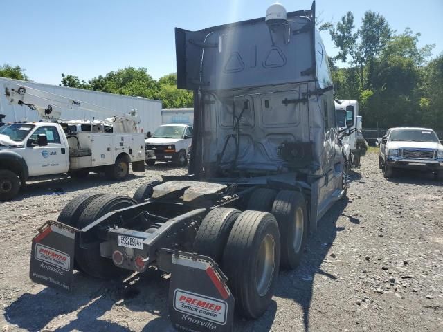 2019 Freightliner Cascadia 126