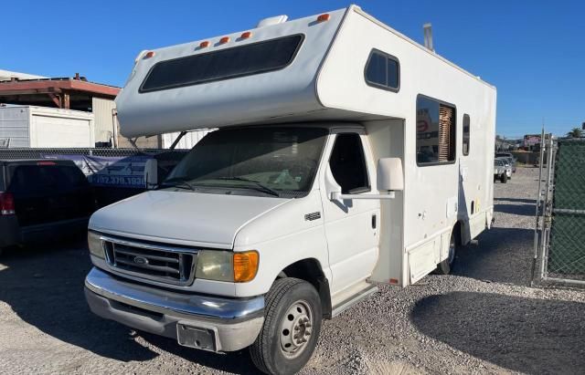 2004 Ford Econoline E350 Super Duty Cutaway Van