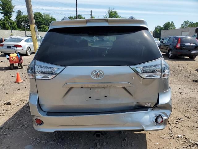 2019 Toyota Sienna SE