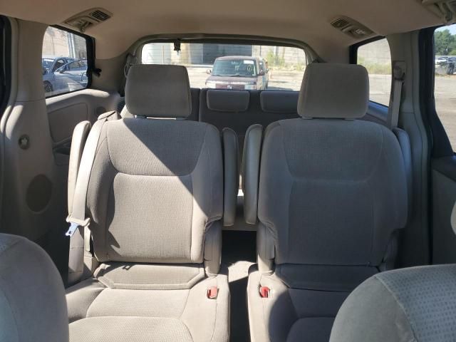 2004 Toyota Sienna CE