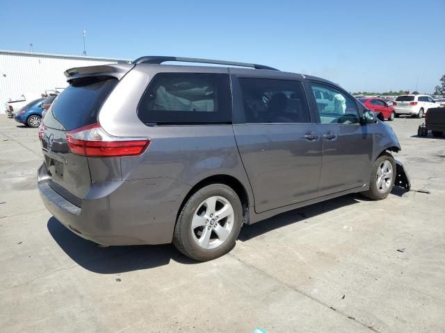 2018 Toyota Sienna LE