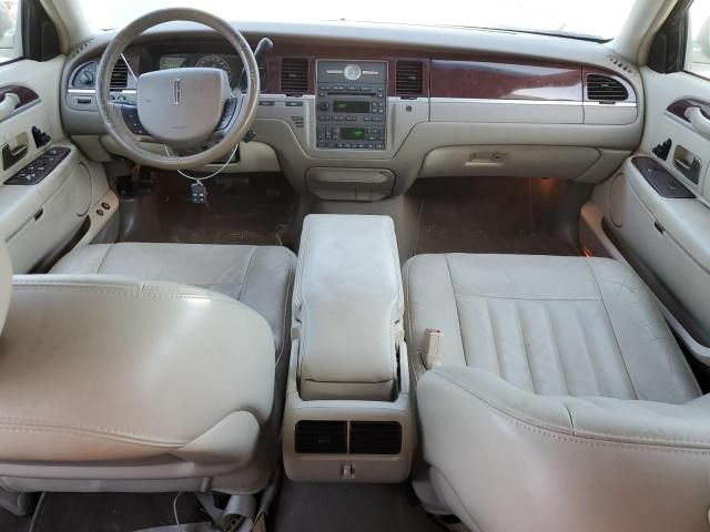 2005 Lincoln Town Car Signature