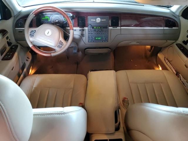 2003 Lincoln Town Car Signature