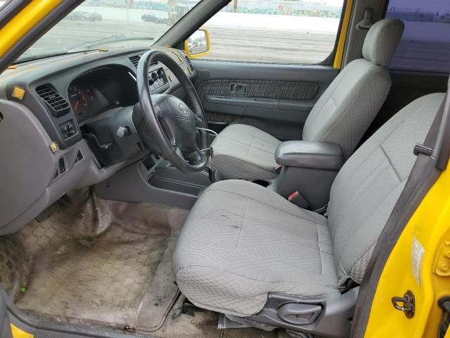 2000 Nissan Frontier Crew Cab XE