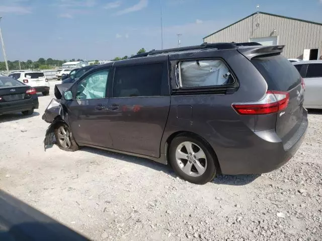 2016 Toyota Sienna LE