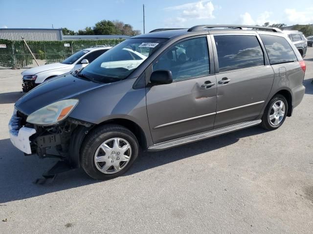 2004 Toyota Sienna CE