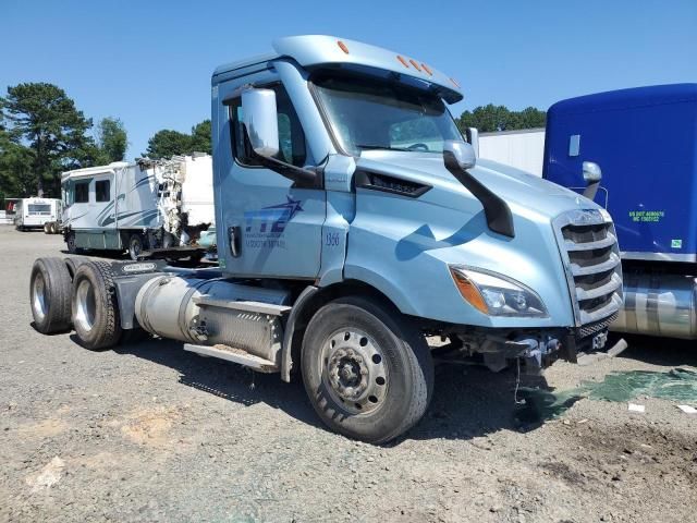 2021 Freightliner Cascadia 116