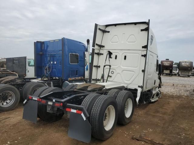 2022 Freightliner Cascadia 126