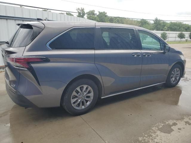 2022 Toyota Sienna LE