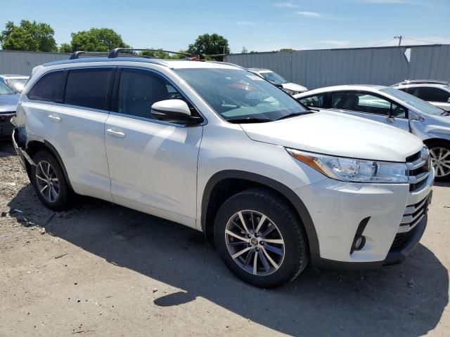 2017 Toyota Highlander SE