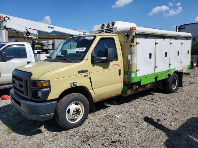 2011 Ford Econoline E450 Super Duty Cutaway Van