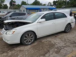 Carros salvage sin ofertas aún a la venta en subasta: 2005 Toyota Avalon XL