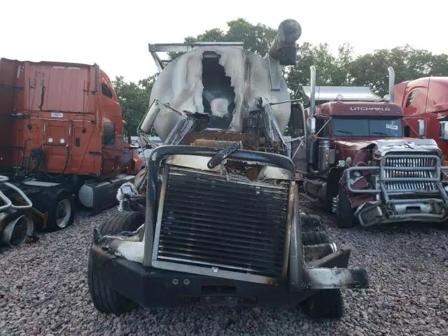 2002 Freightliner Conventional FLD120