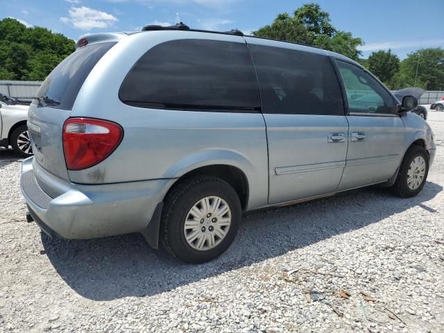 2005 Chrysler Town & Country LX