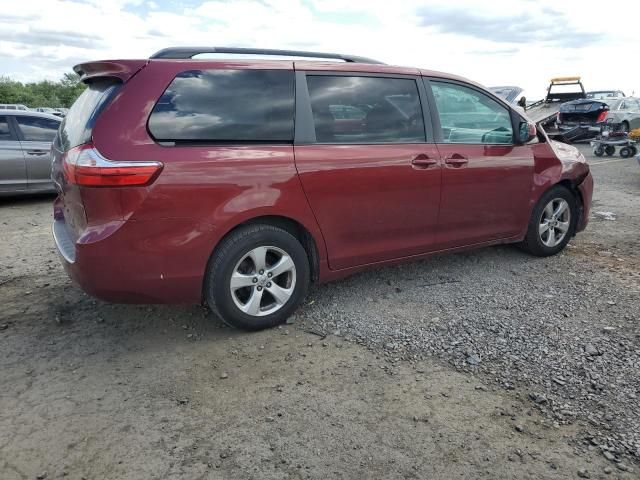 2017 Toyota Sienna LE