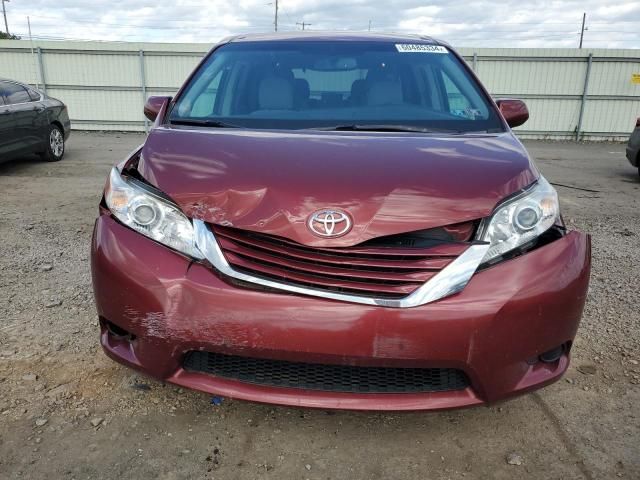 2017 Toyota Sienna LE