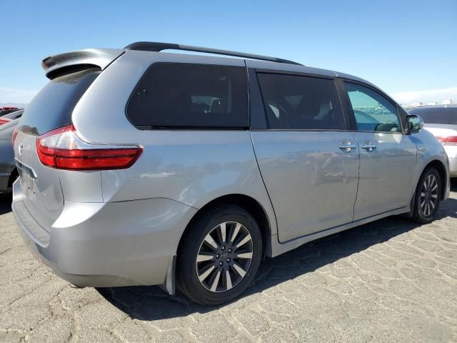 2018 Toyota Sienna XLE