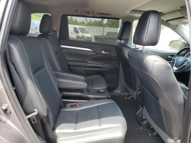 2019 Toyota Highlander SE