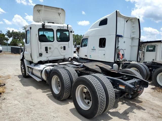 2012 Freightliner Cascadia 113