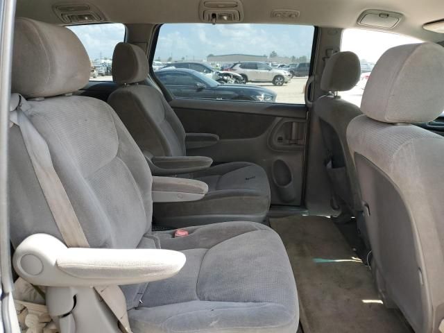 2004 Toyota Sienna CE